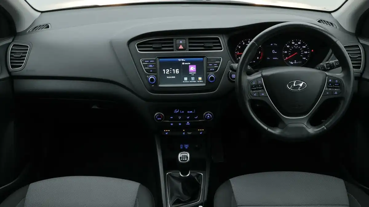 2020-hyundai-i20-12-premium-se-nav-big-13