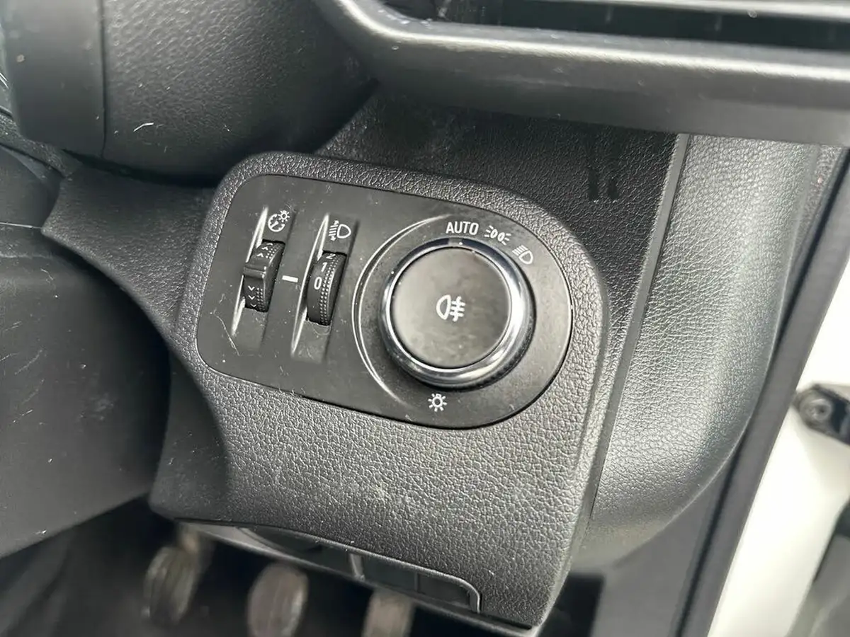 2021-vauxhall-combo-15cdti-dynamic-2300-100pseu6dt-l2h1-panel-big-25