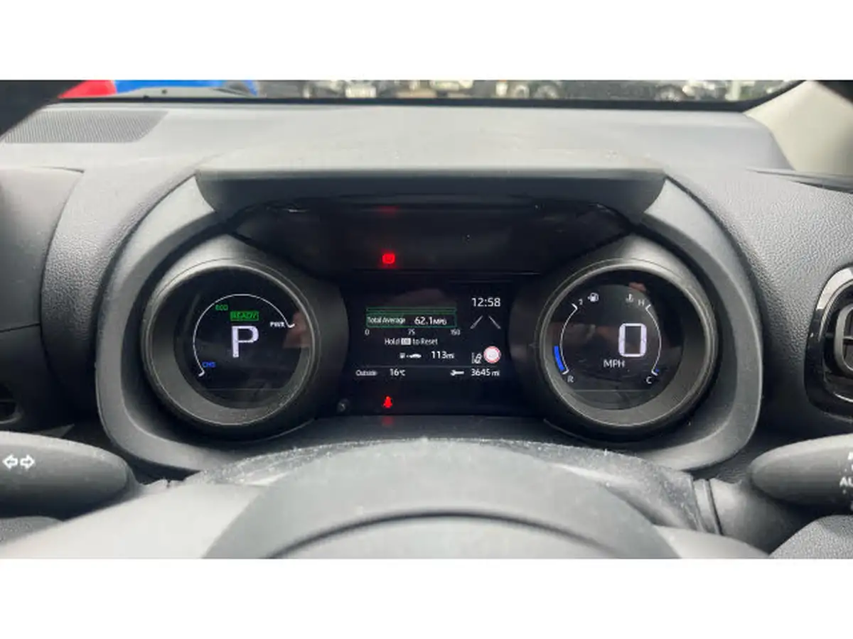 2022-toyota-yaris-15-vvt-i-design-big-14