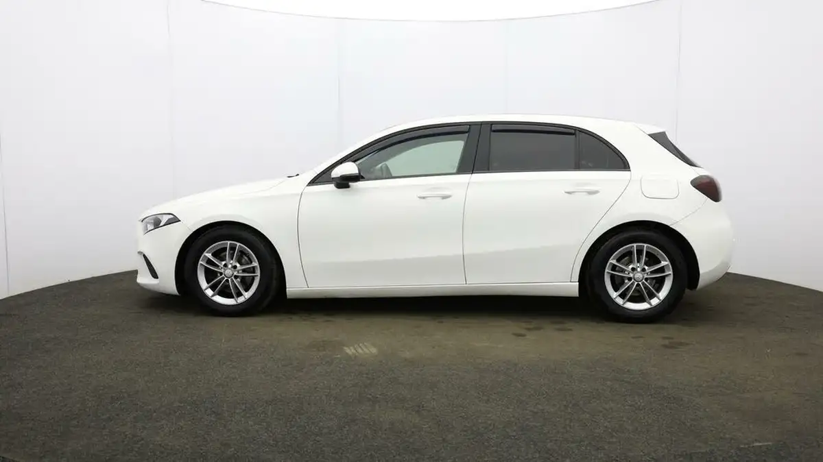 2018-mercedes-benz-a-class-15d-a180d-se-116ps-ss-7g-dct-big-3