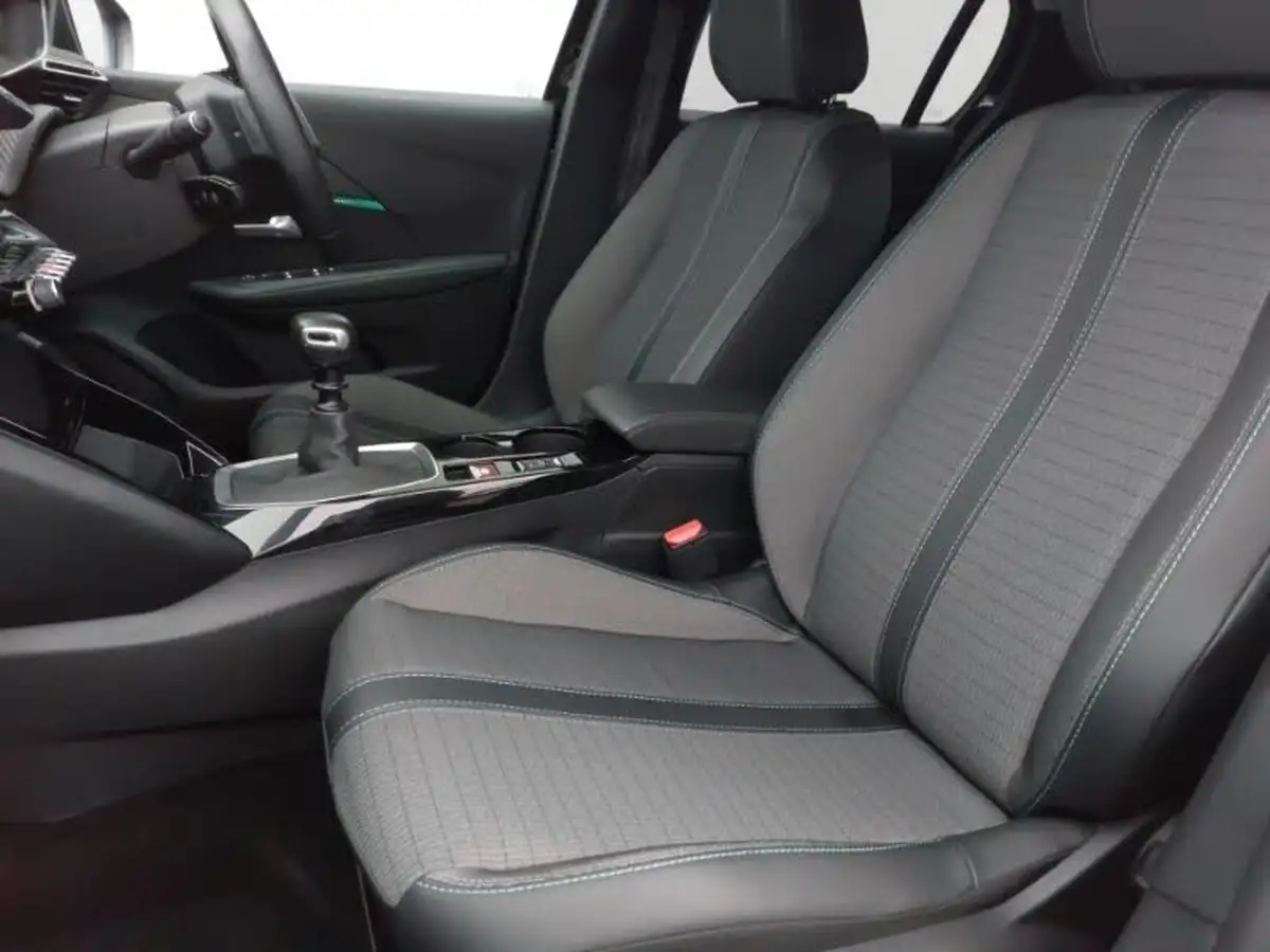 2021-peugeot-208-12-puretech-allure-premium-100bhp-big-4