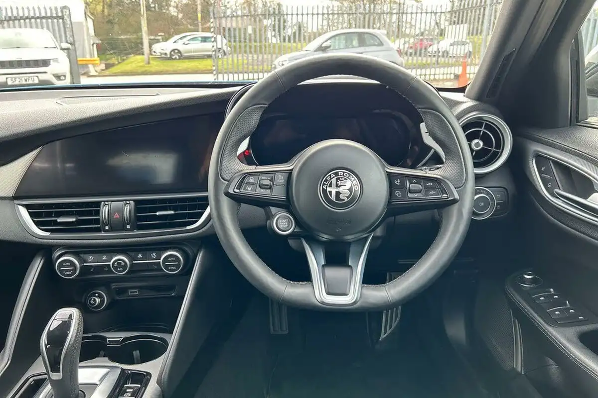 2024-alfa-romeo-giulia-20-veloce-big-14