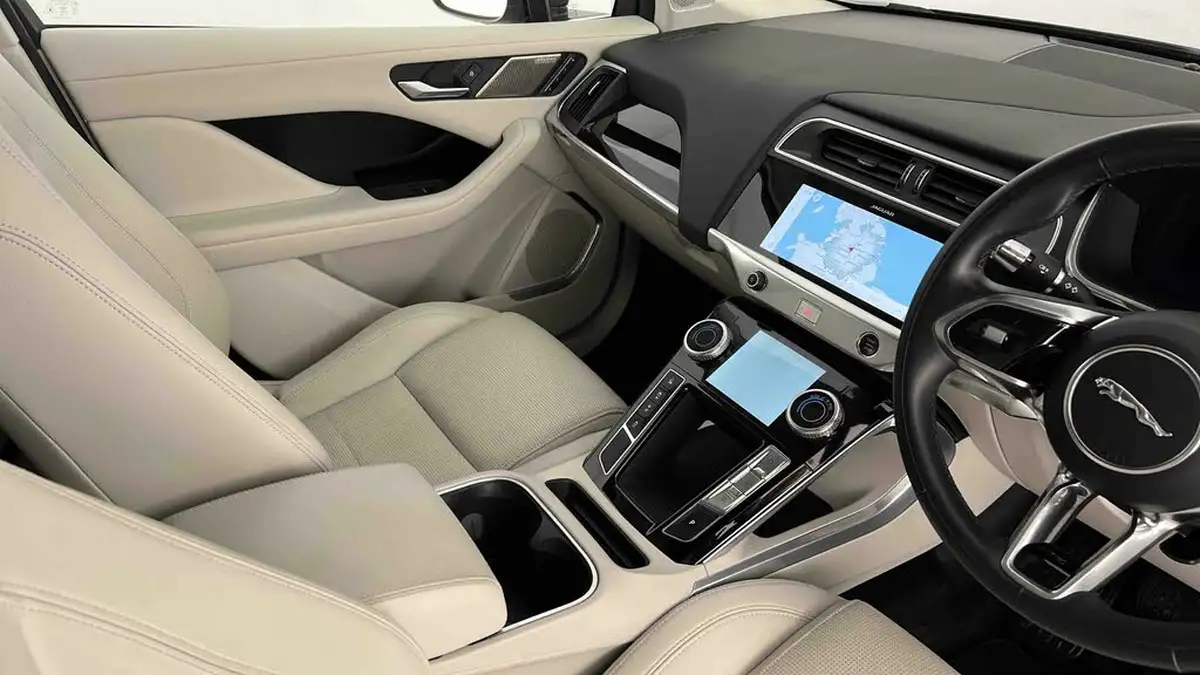 2022-jaguar-i-pace-ev400-se-big-34