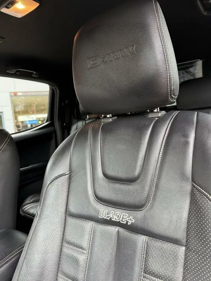 2020-isuzu-d-max-19td-blade-canopy-auto-big-19