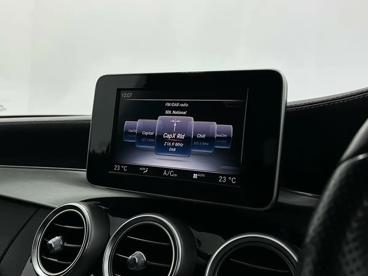 2015-mercedes-benz-c-class-21cdi-c300-amg-line-premiumss-saloon-4d-big-24