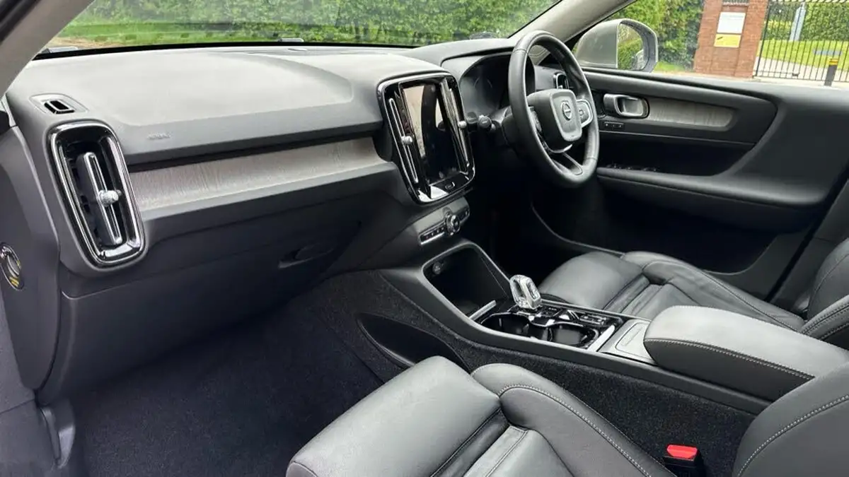2021-volvo-xc40-15-t3-inscription-pro-161bhp-auto-big-3
