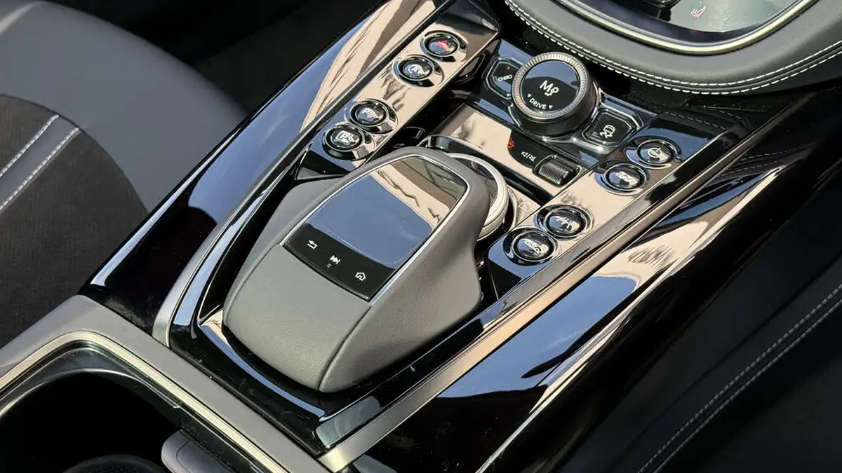2023-aston-martin-dbx-40-v8-big-22