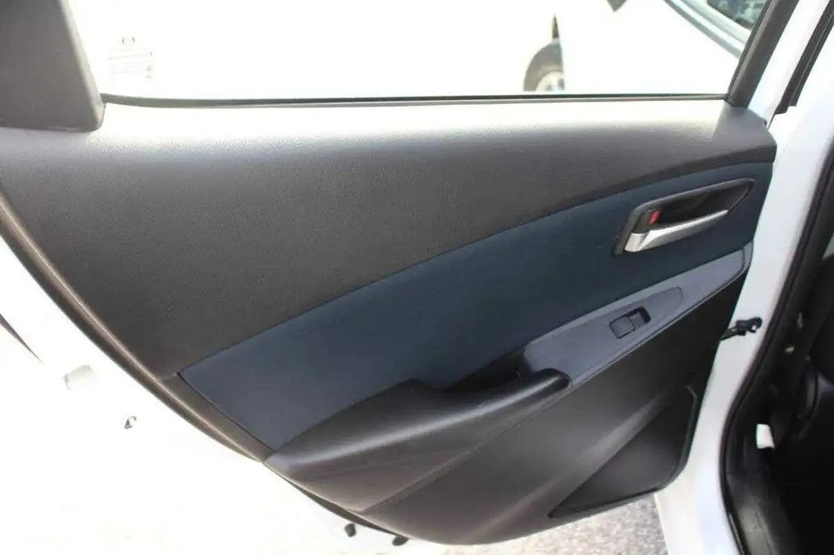 2016-mazda-mazda2-15-se-l-nav-big-12