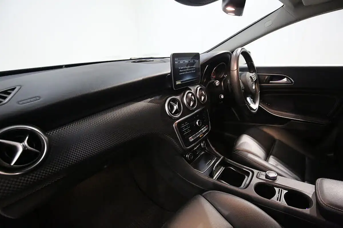 2017-mercedes-benz-a-class-15d-a180d-sport-premiumss-7g-dct-big-15