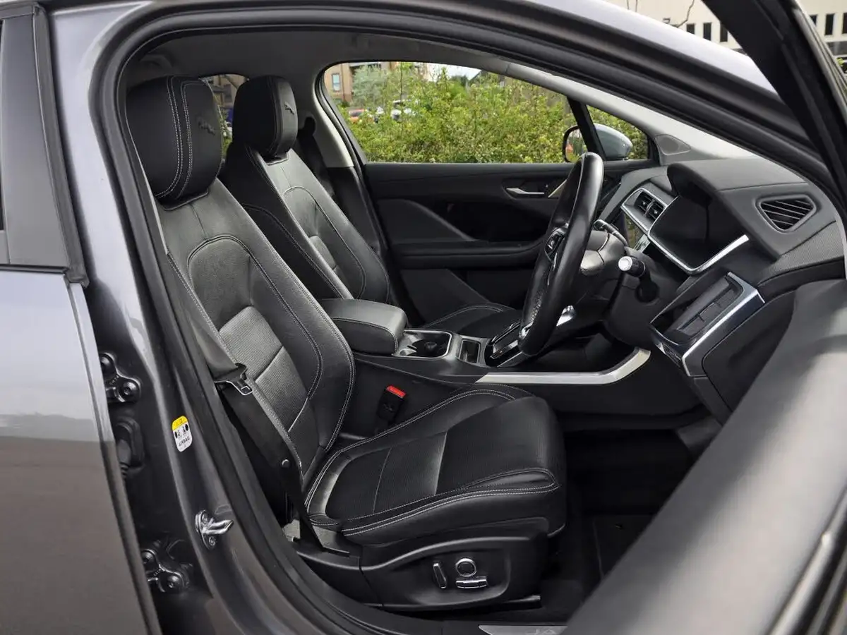 2021-jaguar-i-pace-ev400-se-big-43