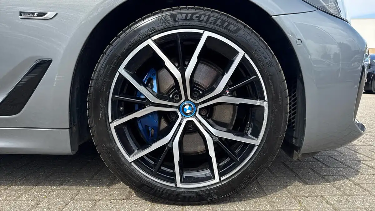 2022-bmw-5-series-20-530e-m-sport-touring-5d-big-19