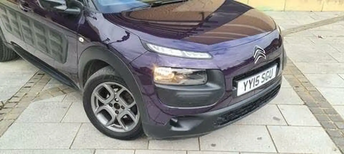 2015-citroen-c4-cactus-16bluehdi-feel-big-16