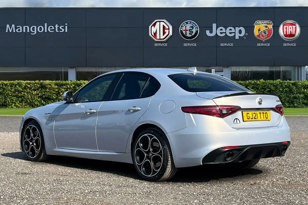 2021-alfa-romeo-giulia-20-veloce-276bhp-big-2