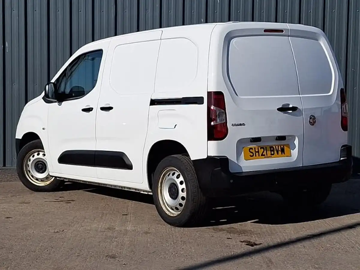 2021-vauxhall-combo-15cdti-dynamic-2300-100pseu6dt-l1h1-panel-big-1