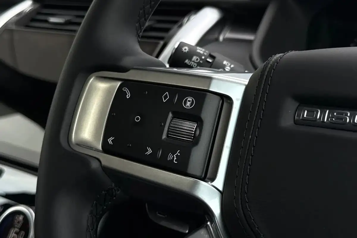 2024-land-rover-discovery-30-d300-metropolitan-edition-big-44