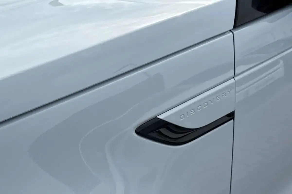 2024-land-rover-discovery-30-d300-metropolitan-edition-big-20