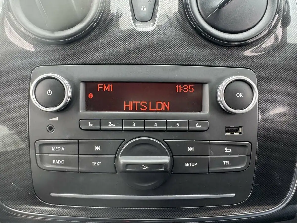 2019-dacia-sandero-10-sce-essential-big-30