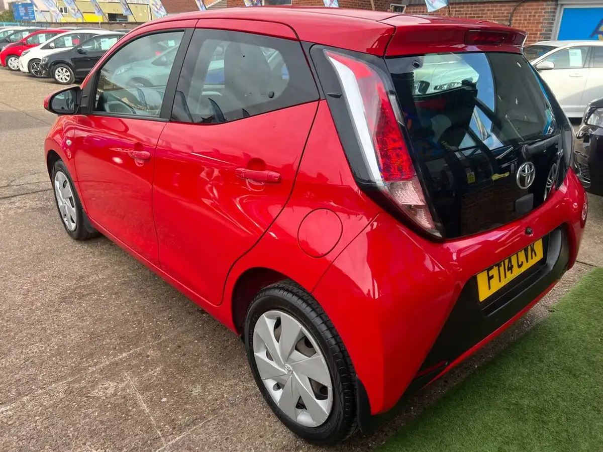 2014-toyota-aygo-10-vvt-i-x-play-5d-big-10