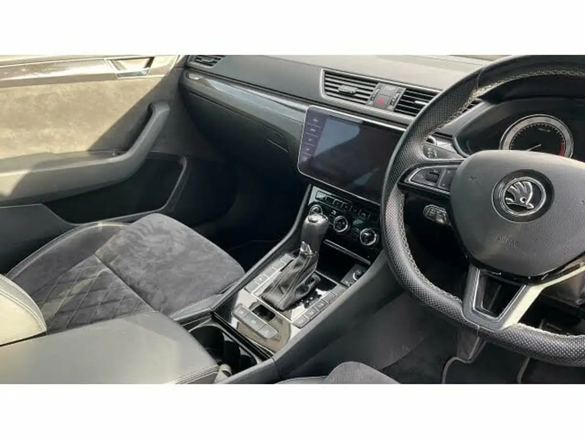 2018-skoda-superb-20-tsi-sportline-220ps-ss-hatchback-big-13