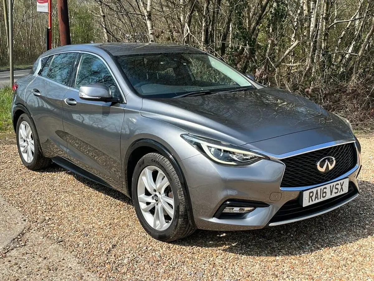 2016-infiniti-q30-15d-business-executive-big-6