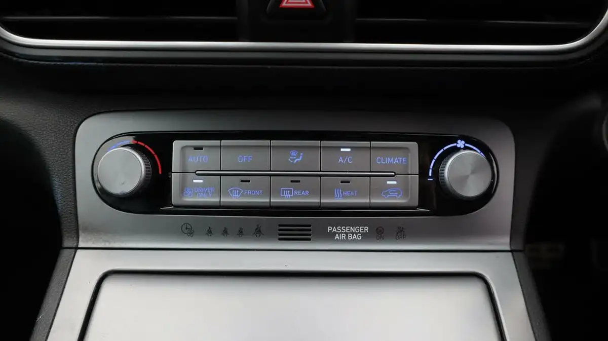 2020-hyundai-kona-e-premium-204ps-big-12