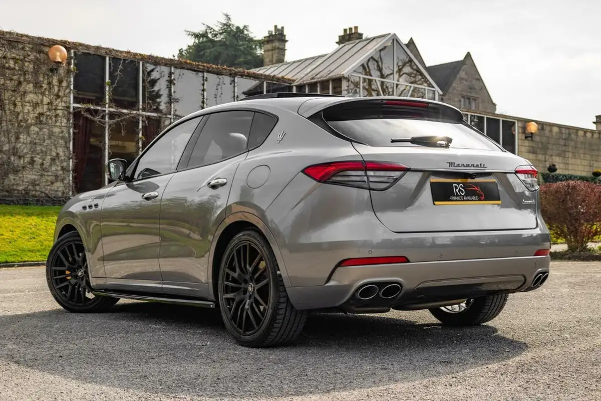 2022-maserati-levante-20-gt-big-10
