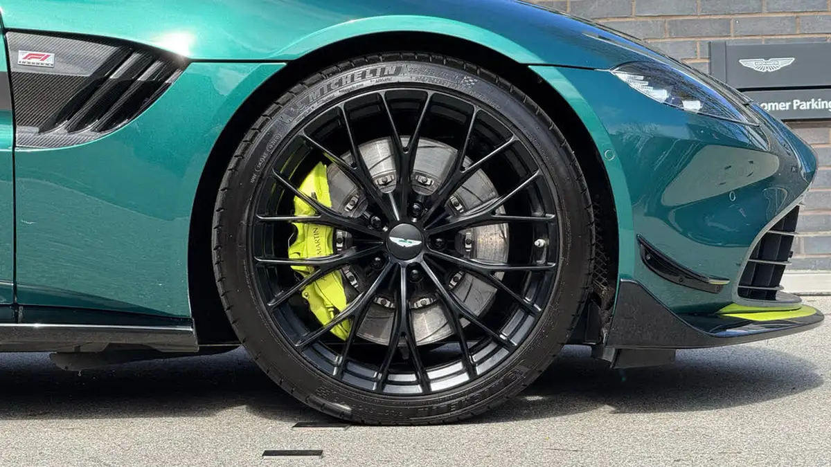 2022-aston-martin-vantage-40-v8-vantage-f1-roadster-big-3
