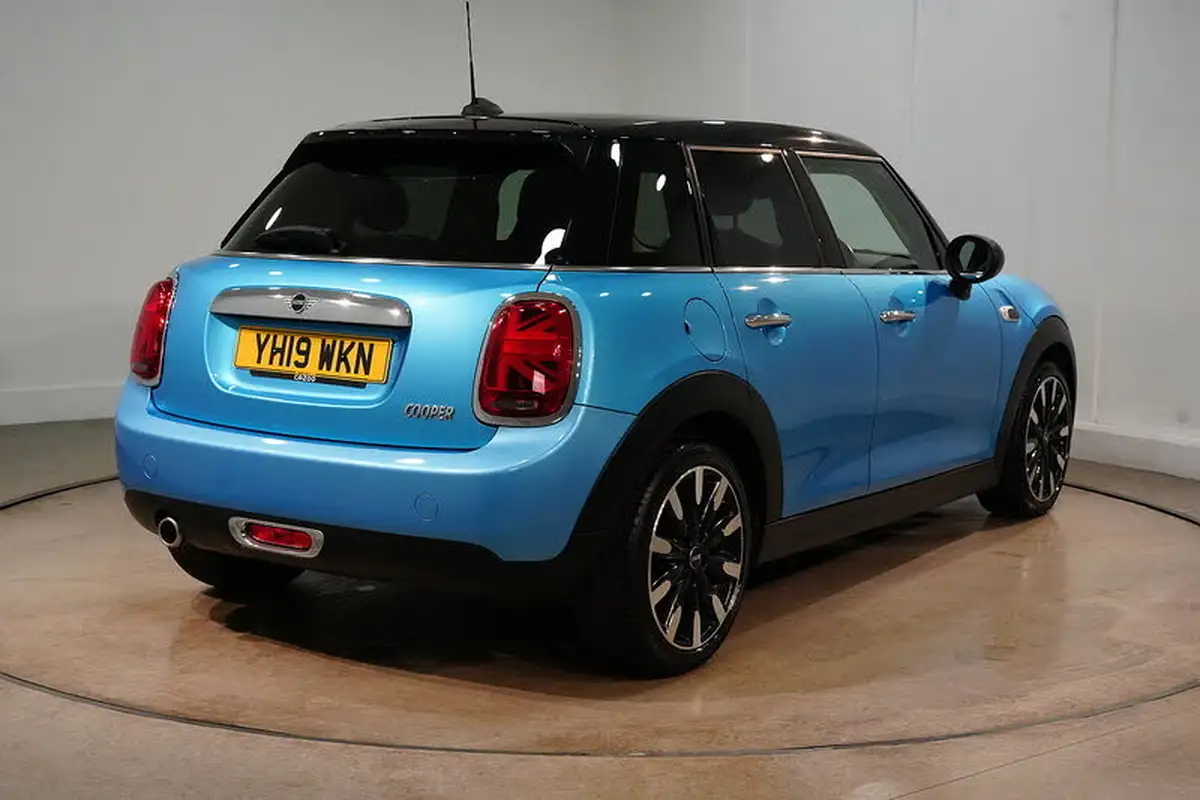 2019-mini-cooper-15-cooper-exclusive-134bhp-hatchback-5d-big-8