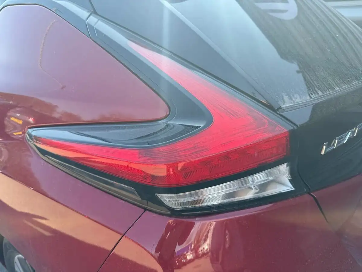 2019-nissan-leaf-e-tekna-big-11