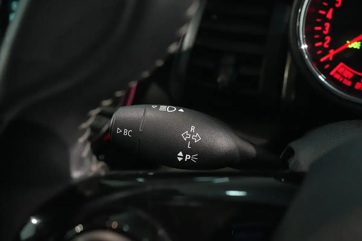 2019-mini-cooper-15-cooper-exclusive-134bhp-hatchback-5d-big-32