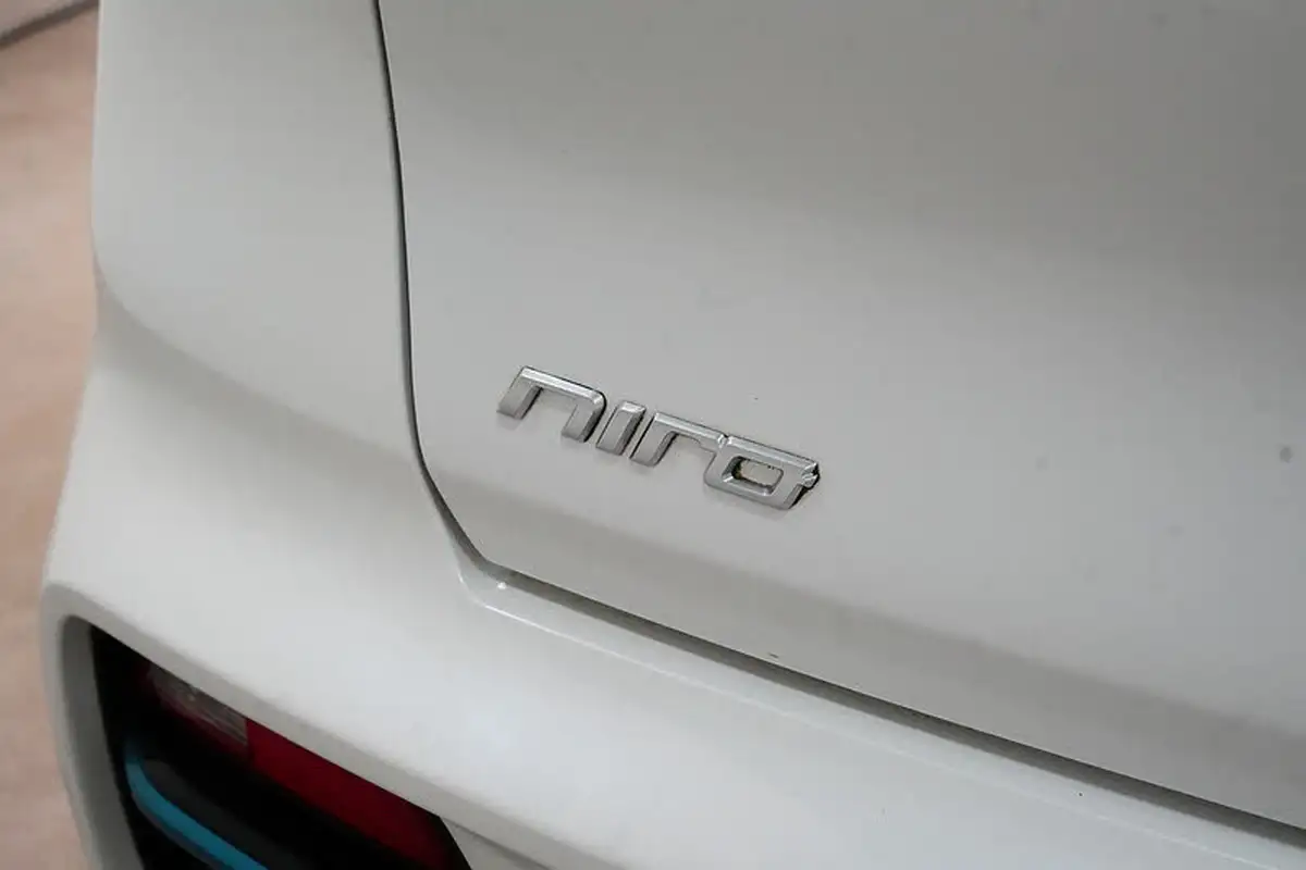 2019-kia-e-niro-ev-first-edition-big-10