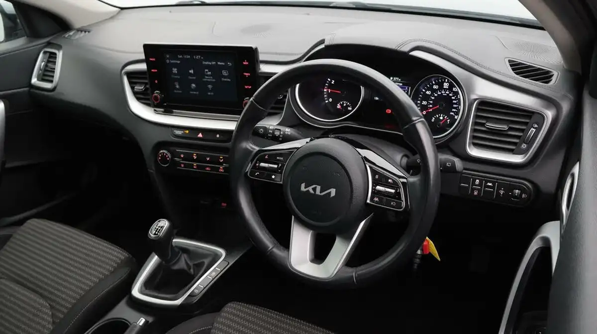 2022-kia-ceed-10-t-gdi-2-sportswagon-big-9