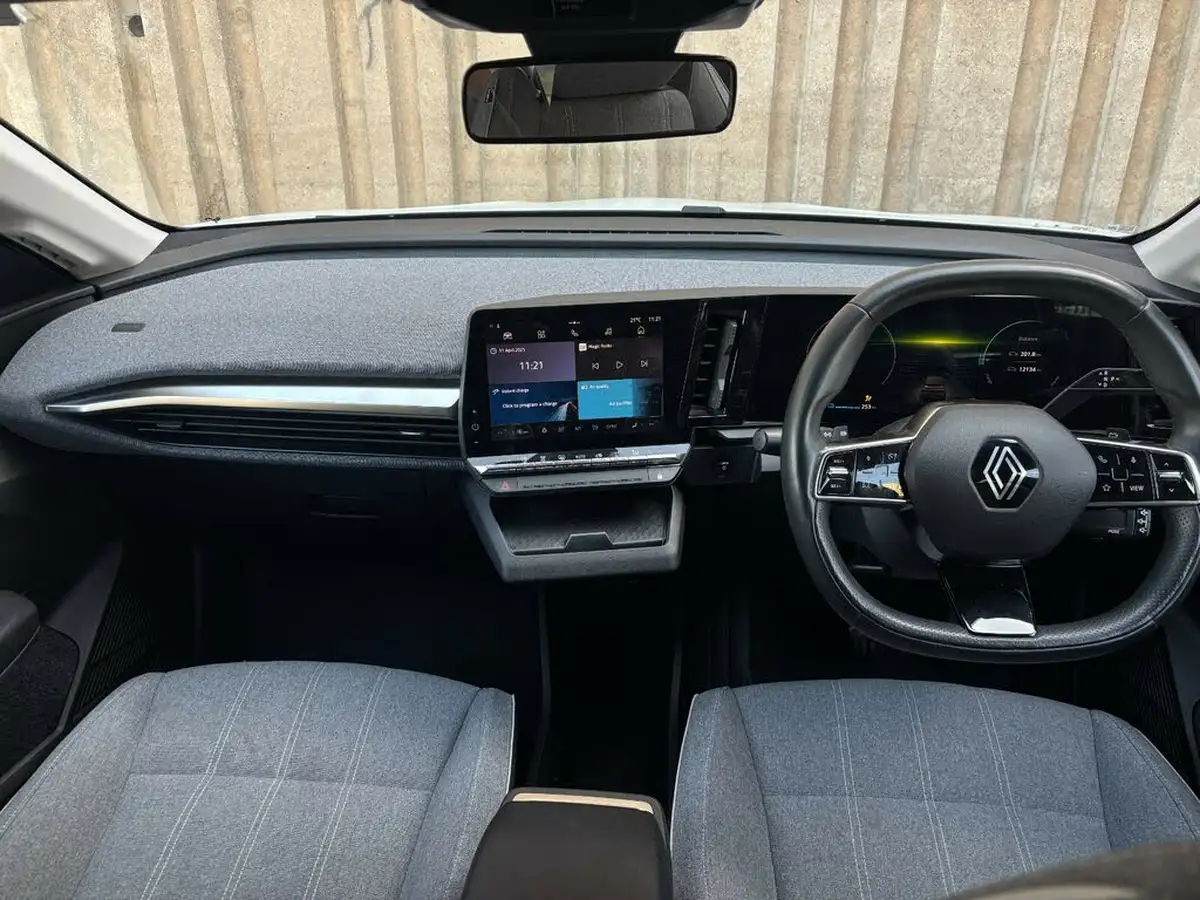 2022-renault-megane-e-tech-e-equilibre-big-6