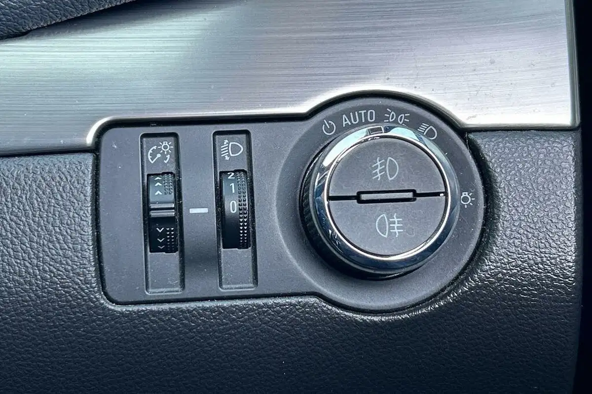 2015-vauxhall-mokka-16-se-big-21