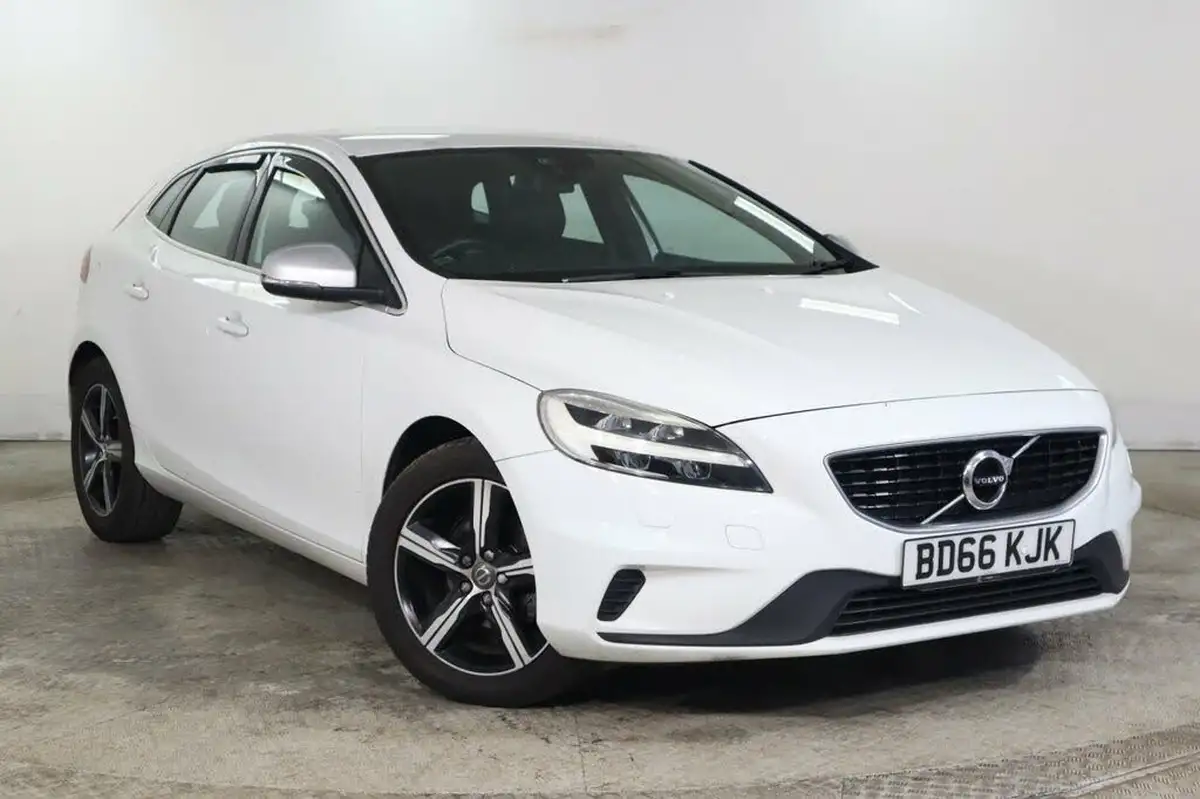 2016-volvo-v40-20td-d2-r-design-big-0