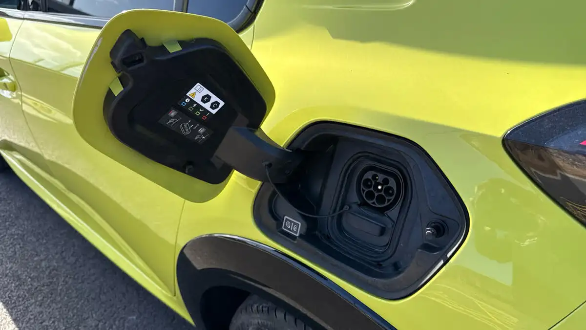 2024-peugeot-208-e-gt-156ps-51kwh-big-47