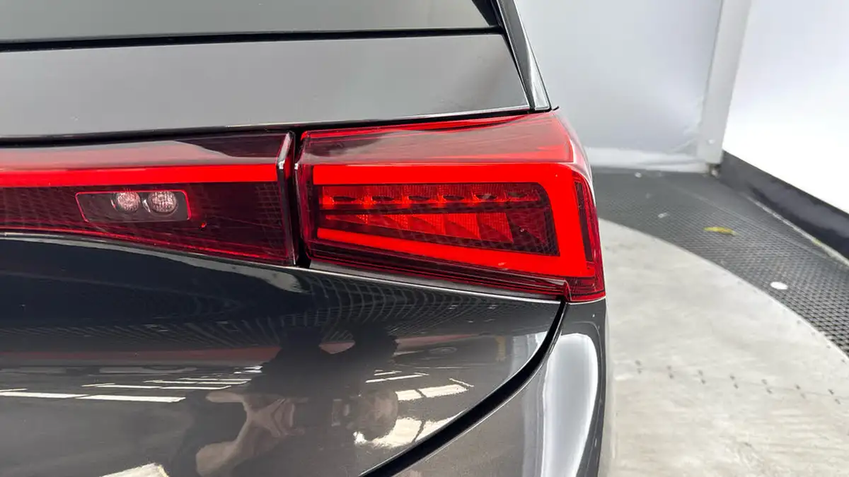 2022-cupra-born-e-v1-big-23
