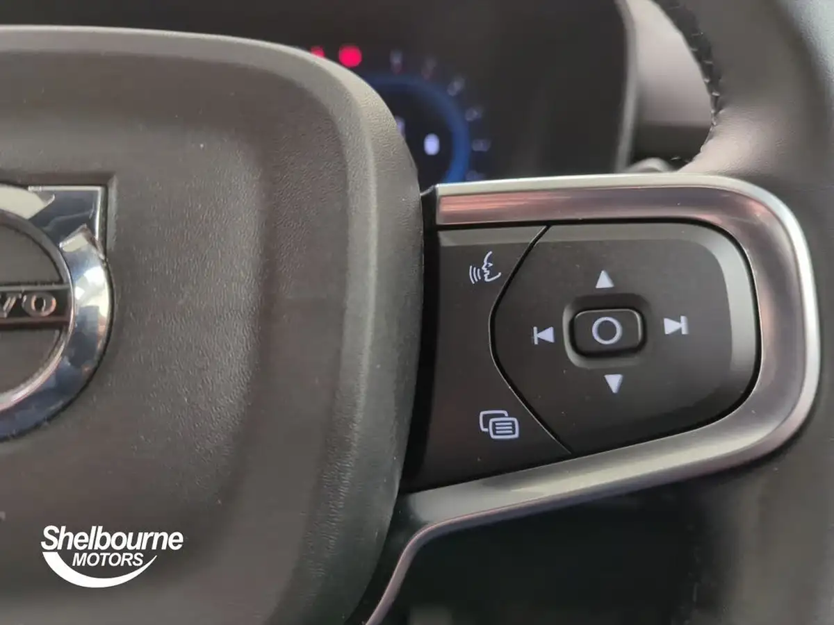 2024-volvo-xc40-20-b3-plus-big-24