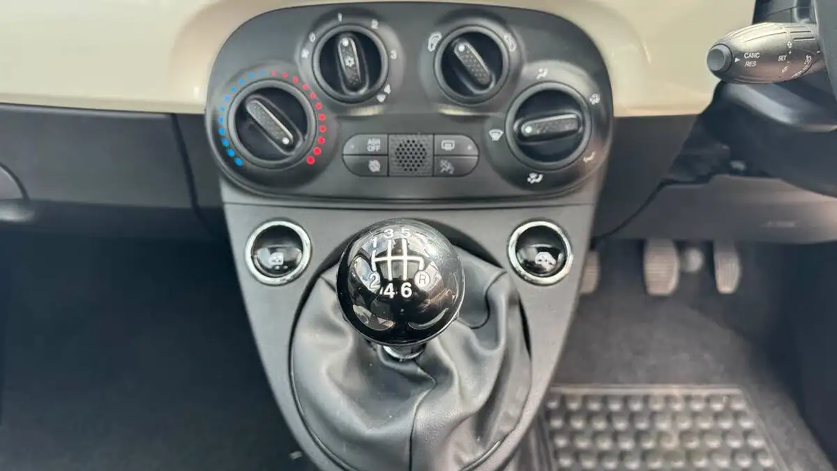 2020-fiat-500-10-lounge-big-28