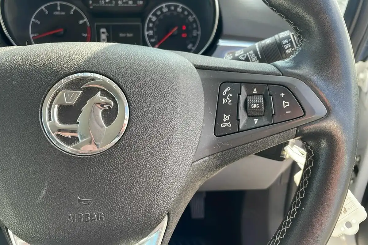 2018-vauxhall-corsa-14i-se-nav-90ps-5d-auto-big-19