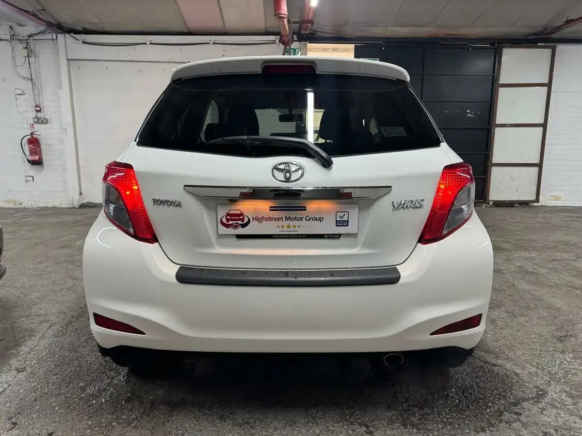 2012-toyota-yaris-133-trend-3d-big-48