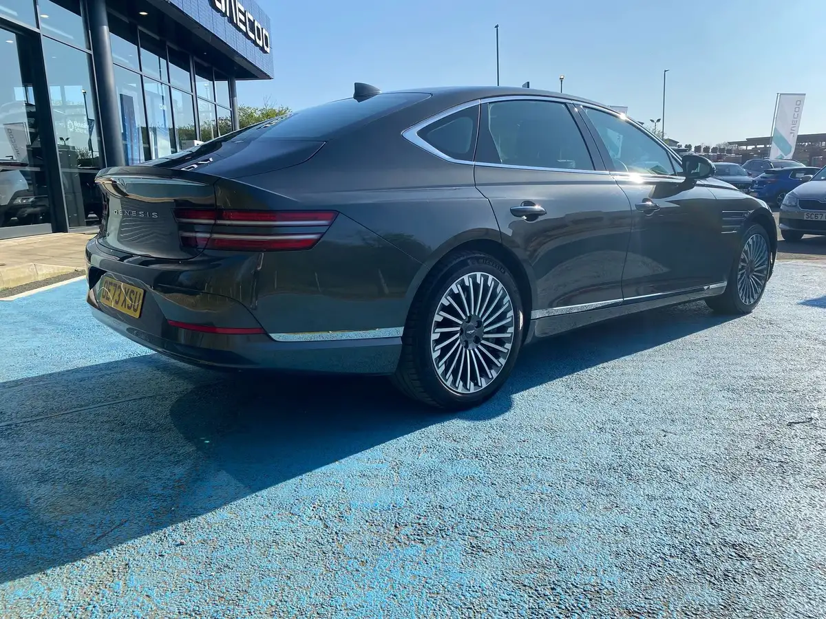 2023-genesis-g80-e-luxury-line-big-7