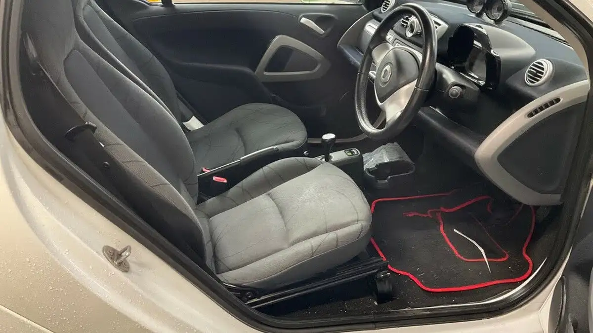 2012-smart-fortwo-10-passion-71bhp-cabriolet-softouch-big-5