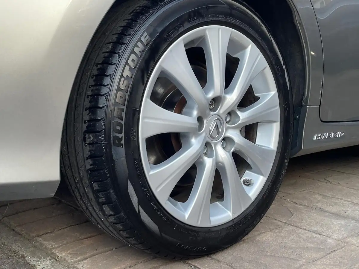 2018-lexus-gs-300h-25-executive-edition-big-11