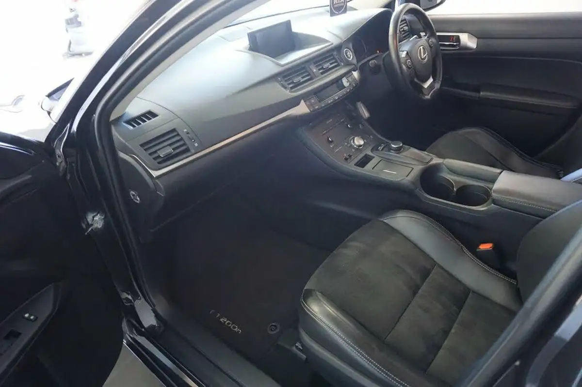 2016-lexus-ct-200h-18-sport-big-18
