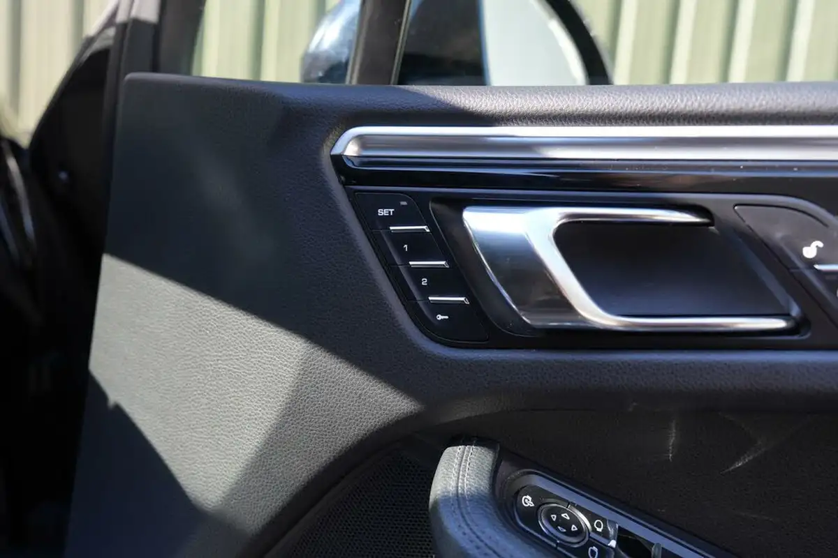 2017-porsche-macan-30td-s-ss-big-26
