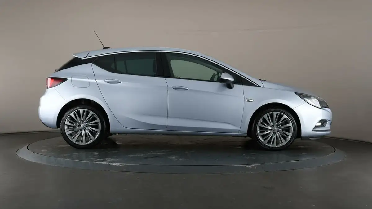2019-vauxhall-astra-16cdti-griffin-big-52