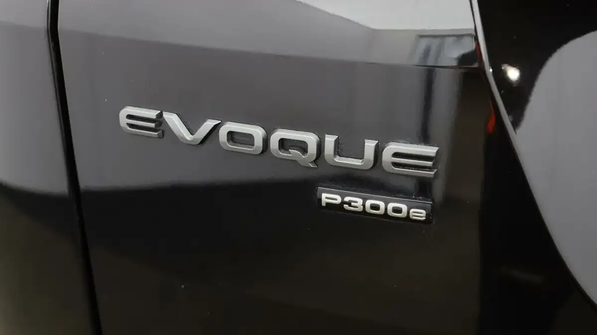 2022-land-rover-range-rover-evoque-15-p300e-r-dynamic-hse-big-19