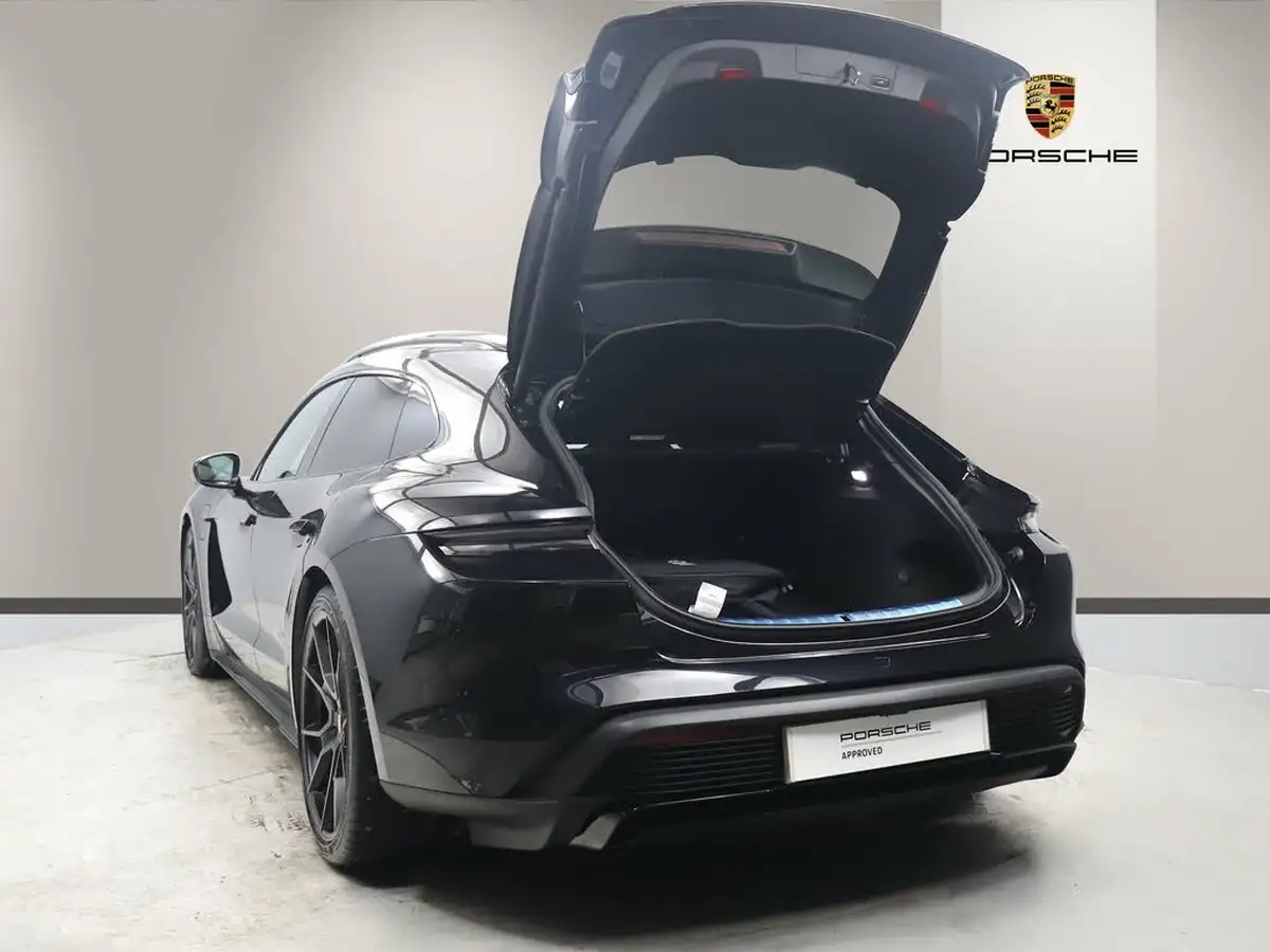 2023-porsche-taycan-e-gts-sport-turismo-big-8
