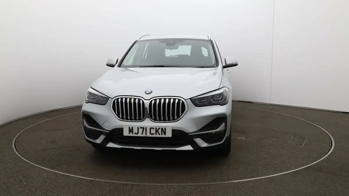 2021-bmw-x1-15-sdrive18i-xline-big-32